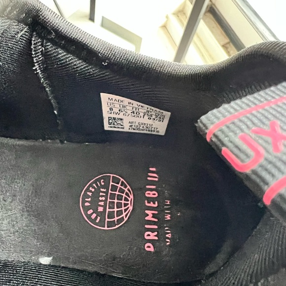 Women’s Adidas NMD - Picture 3 of 3